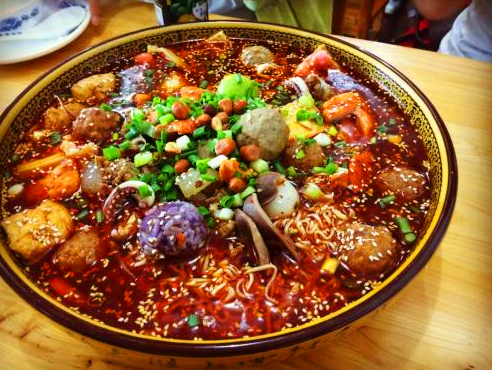 哪家冒菜加盟店利潤(rùn)高？帽牌貨告訴您