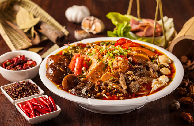 成都干拌冒菜：口感麻辣，回味無窮