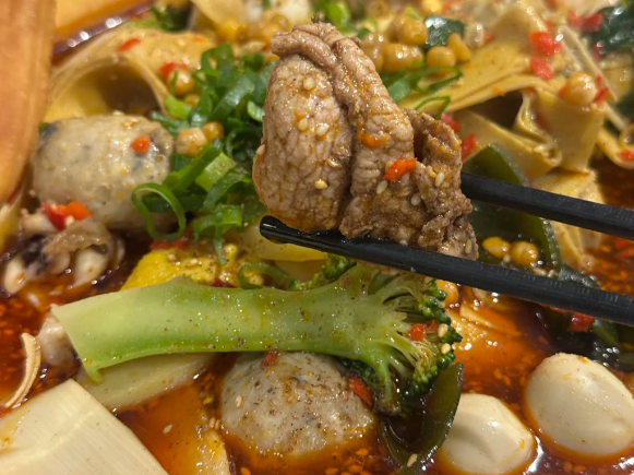 小縣城夫妻創(chuàng)業(yè)選啥？帽牌冒菜就很不錯(cuò)