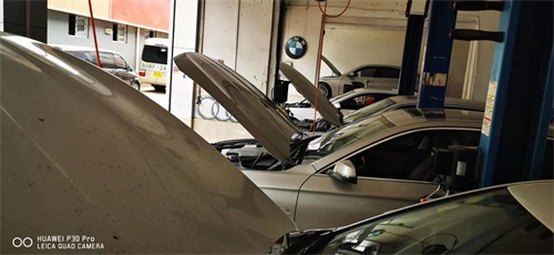 汽車發動機灰塵多怎么辦？